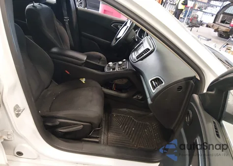 2015 Chrysler 200 Limited z USA, uszkodzony, nr VIN 1C3CCCAB7FN716173